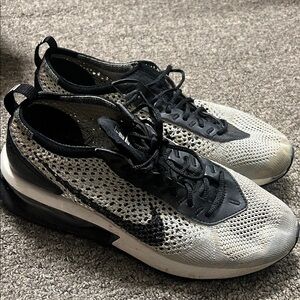 Nike Men's Black and White Athletic Sneakers